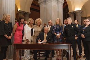 2-signing-of-Governor-s-Pledge.jpg